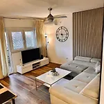 Gate Old Town Apartment